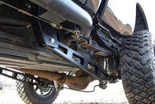 Load image into Gallery viewer, Tracktion Bar Kit | 0-3 Inch Lift | Ford F-250 Super Duty (08-16) Rough Country