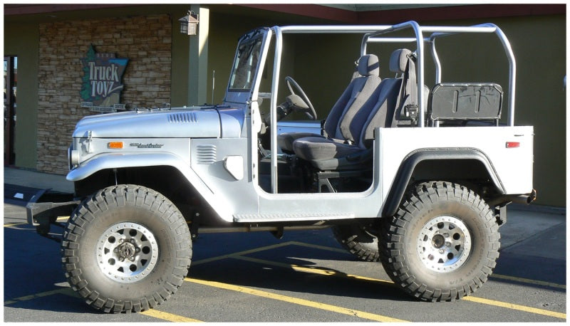 Bushwacker 65-84 Toyota Land Cruiser Cutout Style Flares 2pc - Black Bushwacker