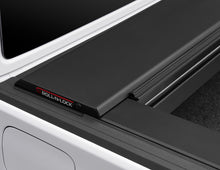 Load image into Gallery viewer, Roll-N-Lock 2020 Jeep Gladiator 5ft bed M-Series Retractable Tonneau Cover Roll-N-Lock
