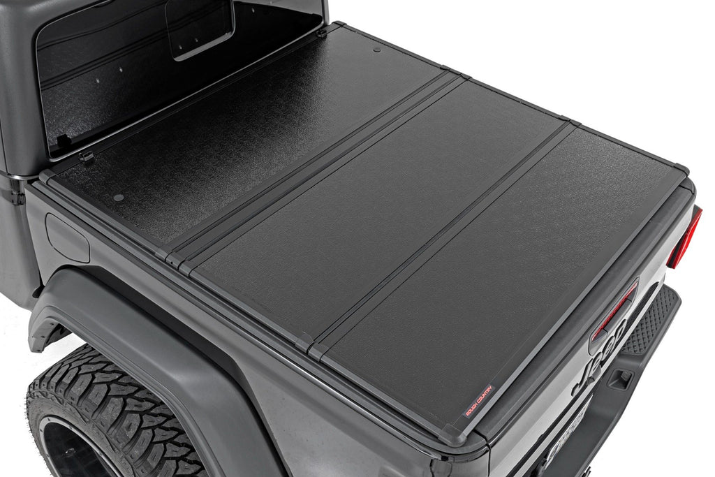 Hard Folding Bed Cover | 5' Bed | Jeep Gladiator JT 4WD (2020-2023) Rough Country