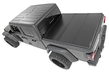 Load image into Gallery viewer, Hard Folding Bed Cover | 5' Bed | Jeep Gladiator JT 4WD (2020-2023) Rough Country