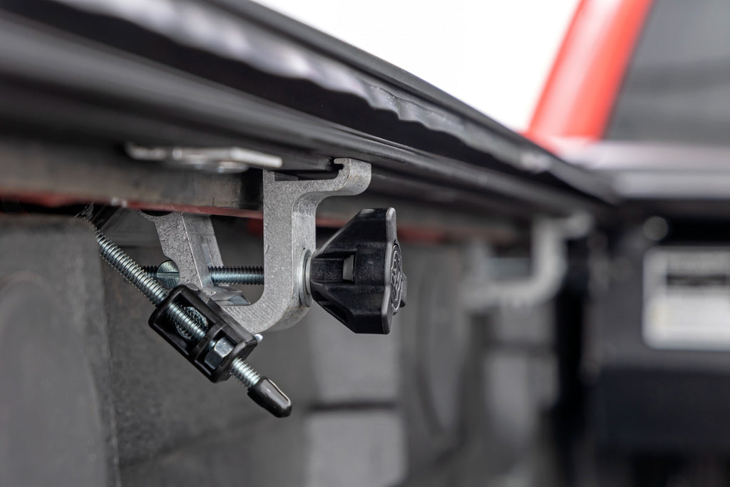 Retractable Bed Cover | 5'9" Bed | Chevy/GMC 1500 (04-18) Rough Country