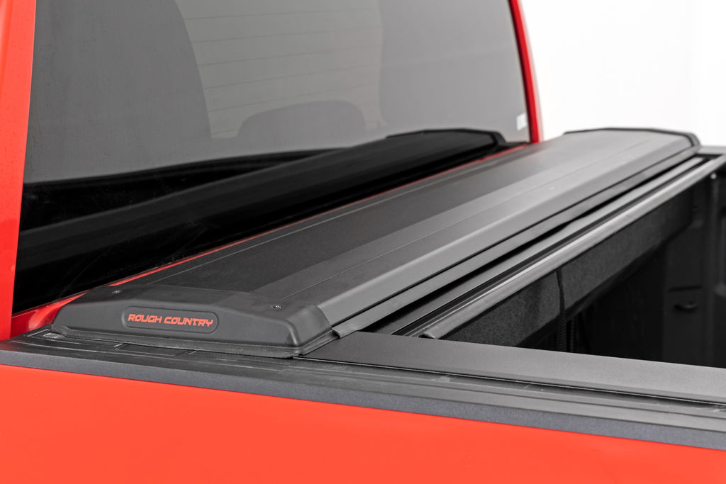 Retractable Bed Cover | 5'10" Bed | Chevy/GMC 1500 (19-23) Rough Country