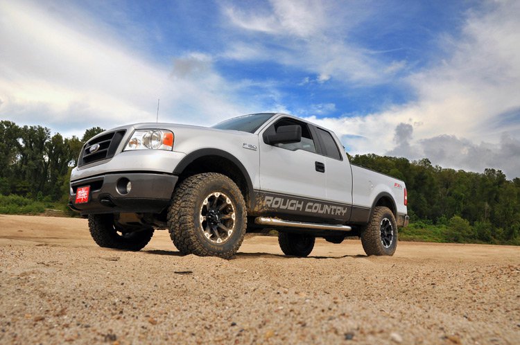 2.5 Inch Lift Kit | M1 Struts/M1 | Ford F-150 4WD (2004-2008) Rough Country