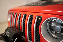 Load image into Gallery viewer, DV8 Offroad 2018+ Jeep JL Grill Amber Marker Lights DV8 Offroad