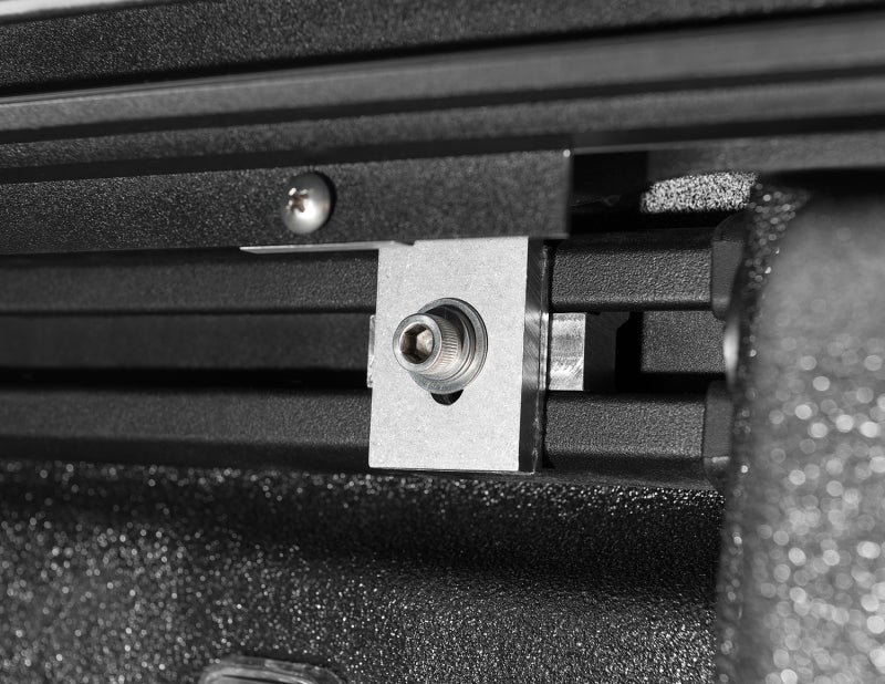 Roll-N-Lock 2020 Jeep Gladiator 5ft bed M-Series Retractable Tonneau Cover Roll-N-Lock
