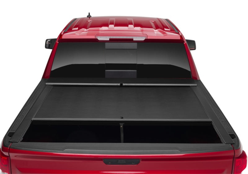 Roll-N-Lock 16-18 Toyota Tacoma Crew Cab SB 60-1/2in M-Series Retractable Tonneau Cover Roll-N-Lock