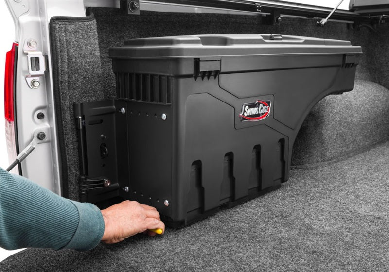UnderCover 2022 Nissan Frontier Ext/Crew All Beds Drivers Side Swing Case - Black Smooth Undercover