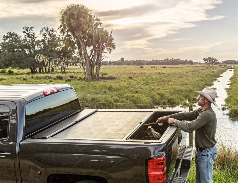 Roll-N-Lock 2020 Chevy Silverado / GMC Sierra 2500-3500 80-1/2in M-Series Retractable Tonneau Cover Roll-N-Lock
