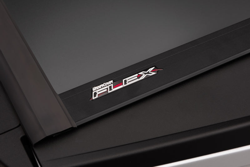 UnderCover 2021+ Ford F-150 Crew Cab 5.5ft Ultra Flex Bed Cover - Extreme Performance & Offroad