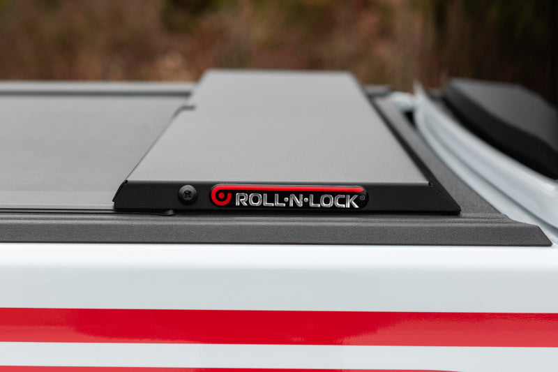 Roll-N-Lock 2020 Jeep Gladiator 5ft bed M-Series Retractable Tonneau Cover Roll-N-Lock