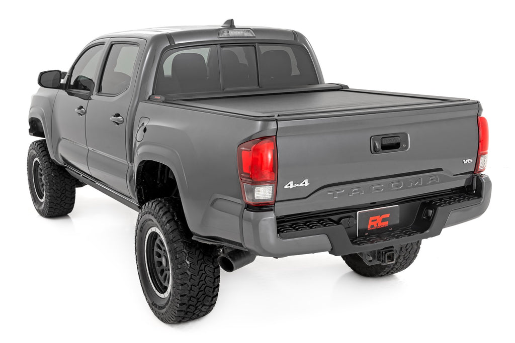 Retractable Bed Cover | 5' Bed | Double Cab | Toyota Tacoma (16-23) Rough Country