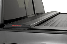 Load image into Gallery viewer, Retractable Bed Cover | 5' Bed | Double Cab | Toyota Tacoma (16-23) Rough Country