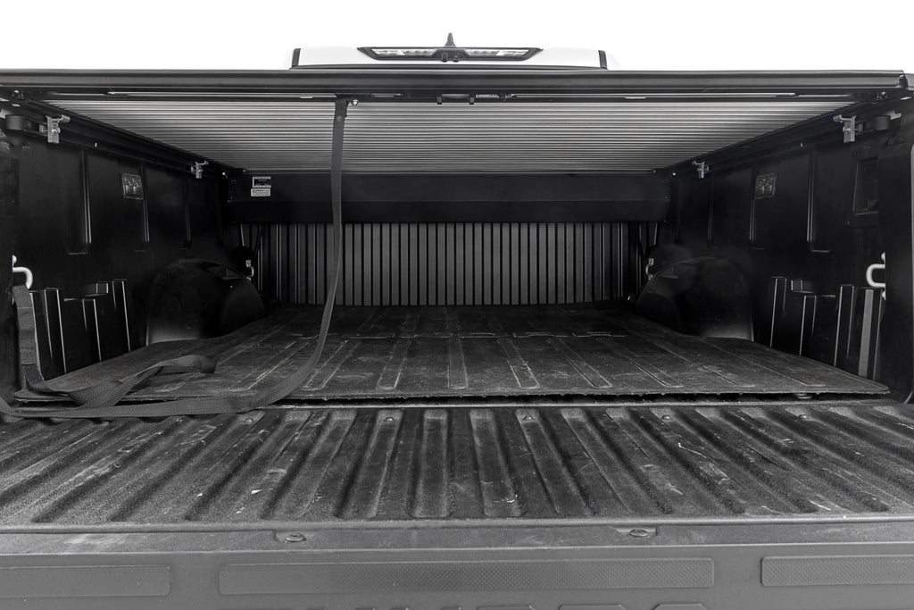 Retractable Bed Cover | 5'7" Bed | Toyota Tundra (2022-2023) Rough Country