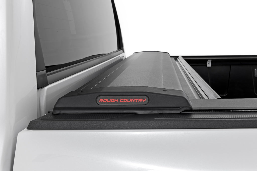 Retractable Bed Cover | 5'7" Bed | Toyota Tundra (2022-2023) Rough Country