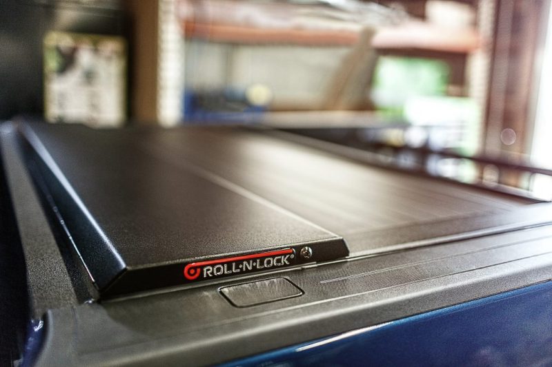 Roll-N-Lock 17-19 Ford F-250/F-350 Super Duty 80-3/8in E-Series Retractable Tonneau Cover Roll-N-Lock