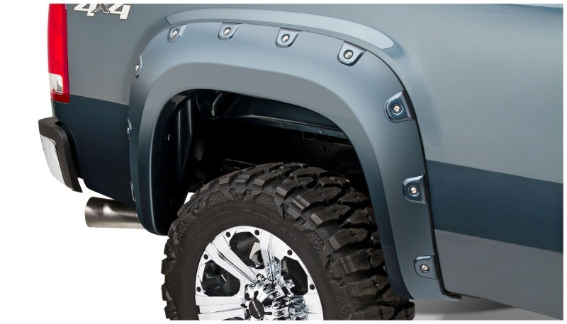 Bushwacker 11-14 GMC Sierra 3500 Fleetside Boss Pocket Style Flares 4pc Excludes Dually - Black Bushwacker