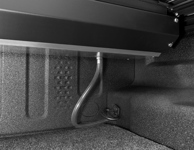 Roll-N-Lock 2020 Jeep Gladiator 5ft bed (w/ Trail Rail System) M-Series Retractable Tonneau Cover Roll-N-Lock