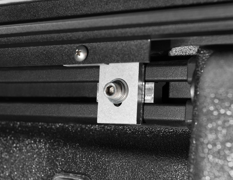 Roll-N-Lock 2020 Jeep Gladiator 5ft bed M-Series Retractable Tonneau Cover Roll-N-Lock
