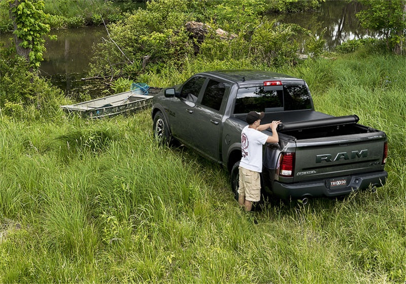 Truxedo 2020 GMC Sierra & Chevrolet Silverado 2500HD & 3500HD 6ft 9in Deuce Bed Cover Truxedo