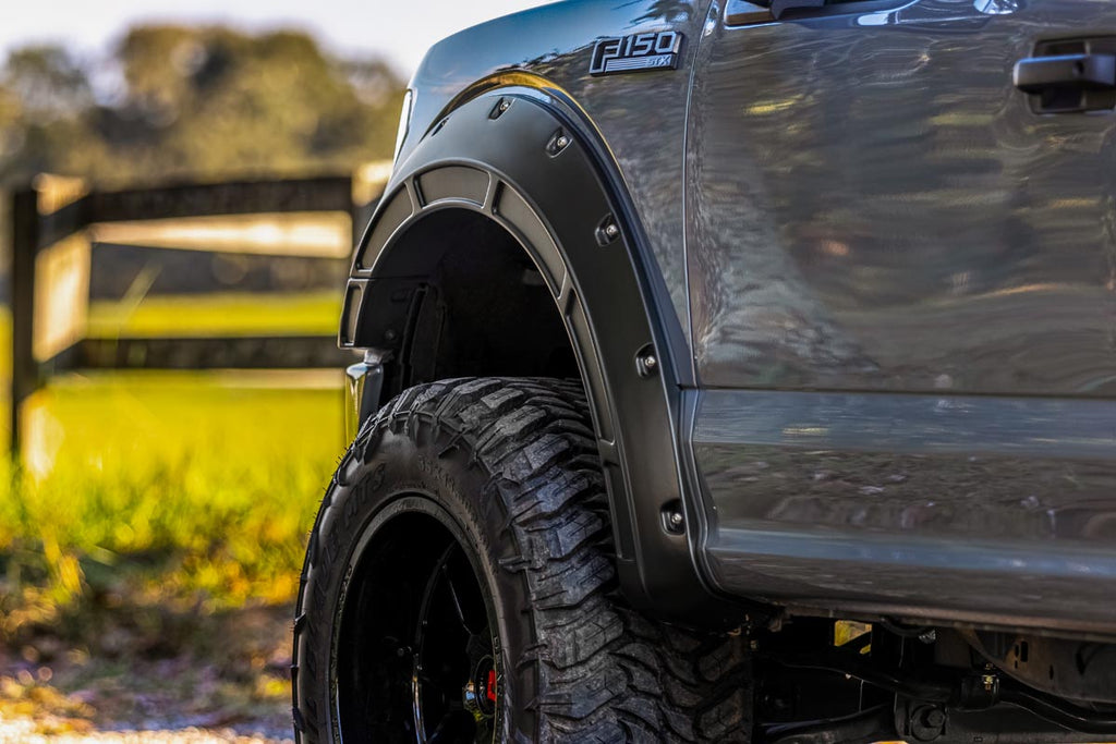 Defender Pocket Fender Flares  | Silver | Ford F-150 2WD/4WD (15-20) Rough Country