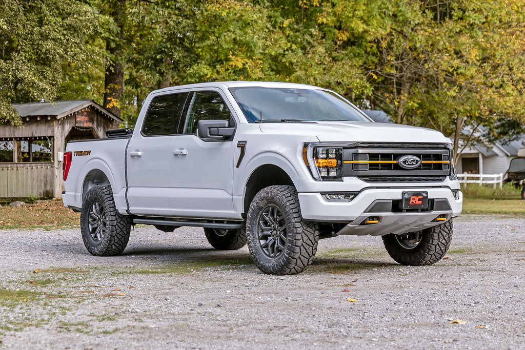 2.5 Inch Lift Kit | M1 Struts | Ford F-150 Tremor 4WD (2021-2023) Rough Country