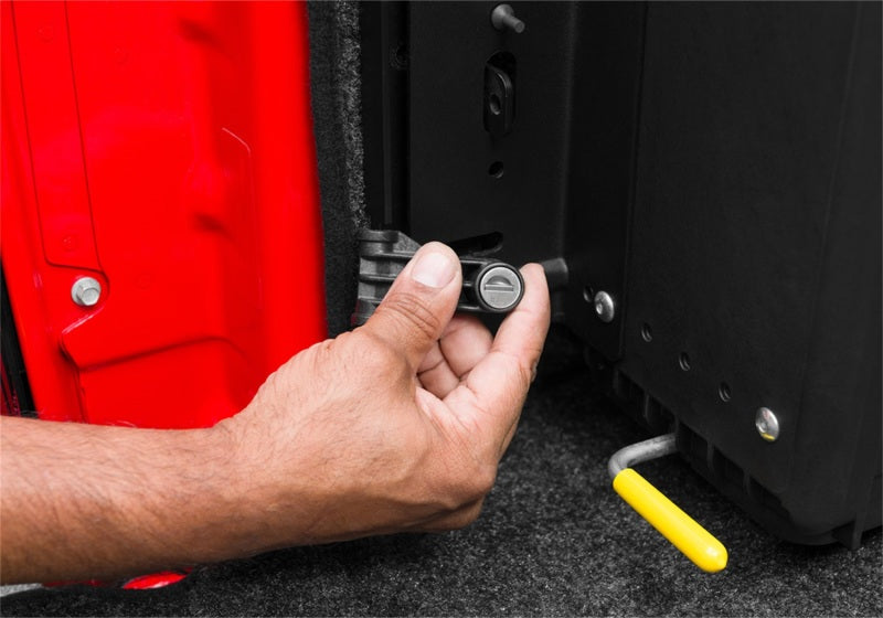 UnderCover 15-20 Ford F-150 Drivers Side SwingH1128-H1157 Case - Black Smooth Undercover