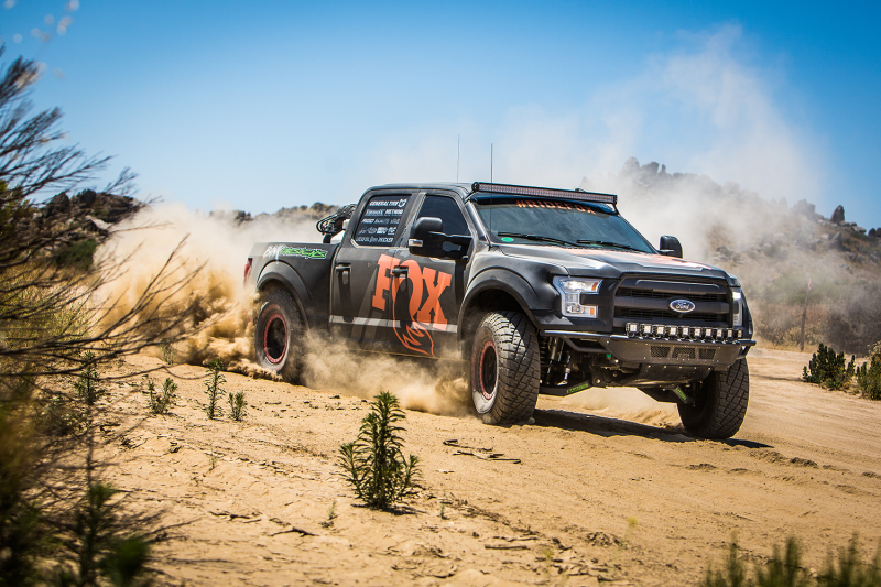Fox 05+ Ford SD 2.0 Performance Series 9.6in. Smooth Body IFP Front Shock (Alum) / 4-5in. Lift FOX