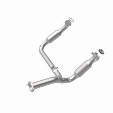 Load image into Gallery viewer, MagnaFlow Conv DF 07-09 Chevy/GMC Silverado/Suburban/Sierra/Tahoe/Yukon Magnaflow