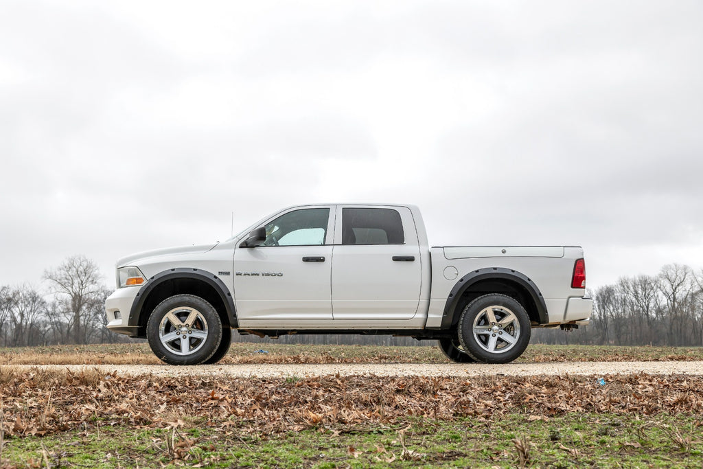 Traditional Pocket Fender Flares | Both Bumpers | Ram 1500 2WD/4WD 09-18 Silver Rough Country
