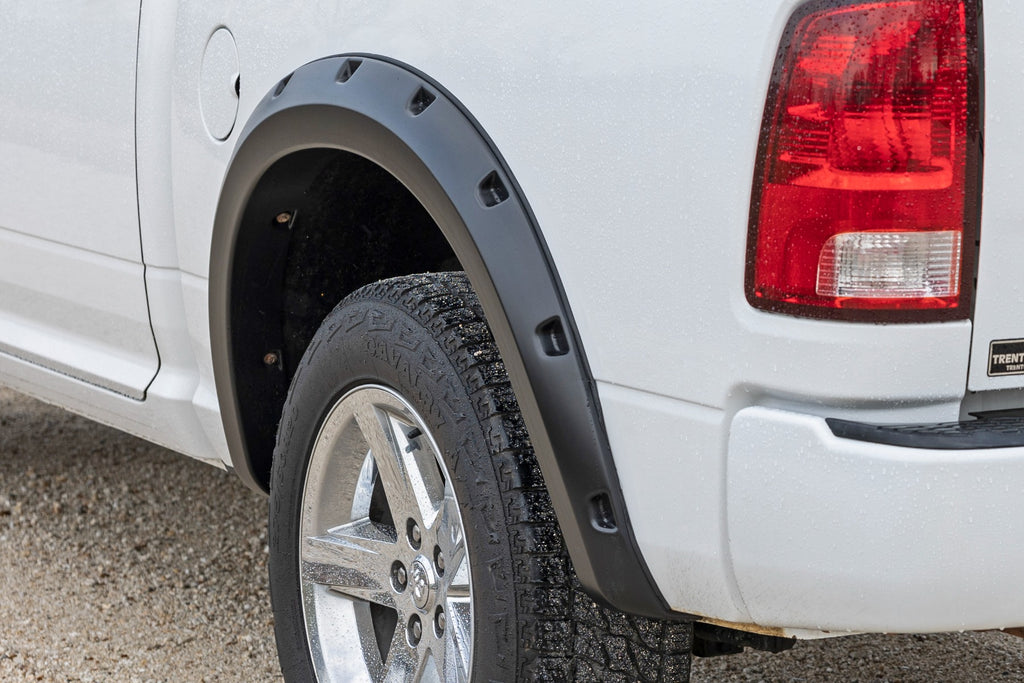 Traditional Pocket Fender Flares | Both Bumpers | GW7 White |  Ram 1500 2WD/4WD 09-18 White Rough Country