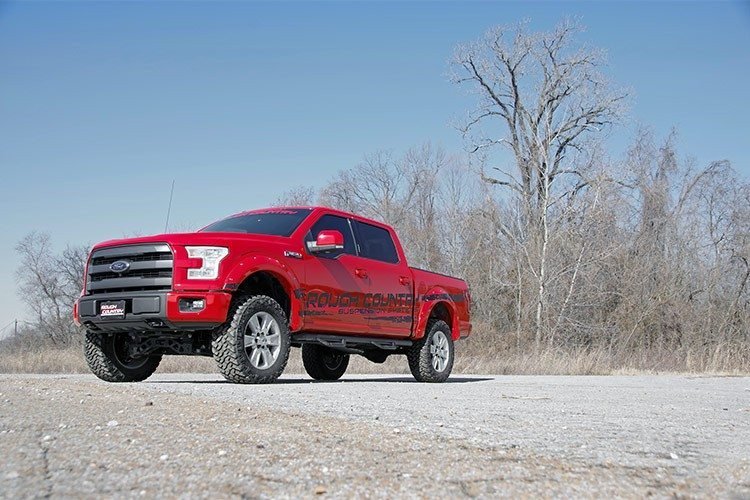 4 Inch Lift Kit | N3 Struts/V2 | Ford F-150 4WD (2015-2020) Rough Country