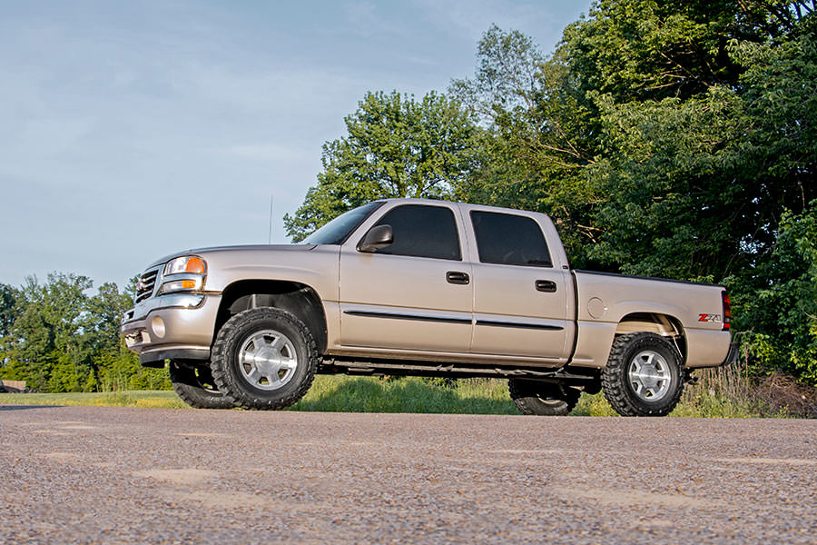 1.5-2 Inch Lift Kit | M1 | Chevy/GMC 1500 (99-06 & Classic) Rough Country