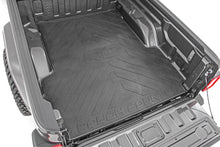 Load image into Gallery viewer, Bed Mat | 5' Bed | RC Logo | Jeep Gladiator JT 4WD (2020-2023) Rough Country