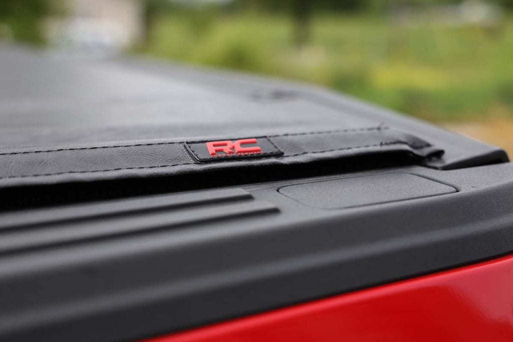 Soft Roll Up Bed Cover | 5'7" Bed | Ford F-150/F-150 Lightning/Raptor (15-23) Rough Country