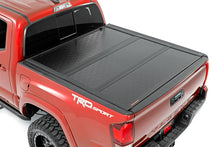 Load image into Gallery viewer, Hard Low Profile Bed Cover | 5' Bed | Toyota Tacoma 2WD/4WD (16-23) Rough Country