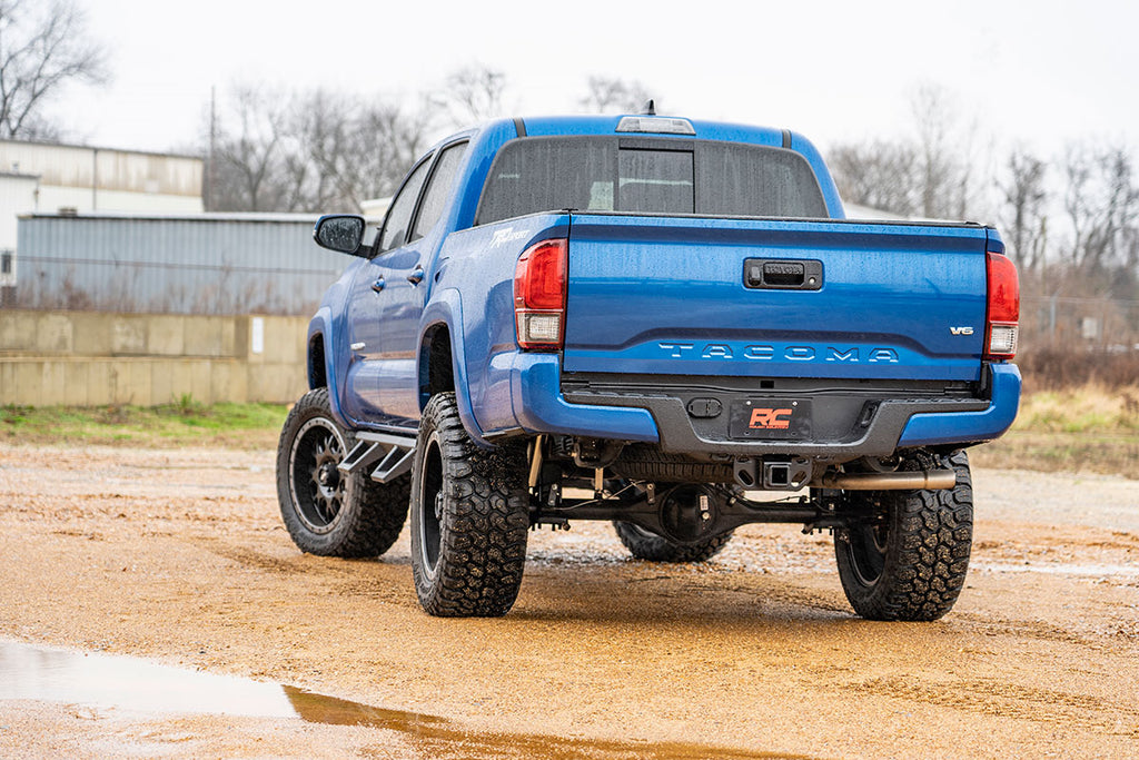 Vertex 2.5 Adj Rear Shocks | 6-7" | Toyota Tacoma 2WD/4WD (05-23) Rough Country