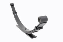 Load image into Gallery viewer, Rear Leaf Springs | 4" Lift | Pair | Ford F-250/F-350 Super Duty (99-04) Rough Country